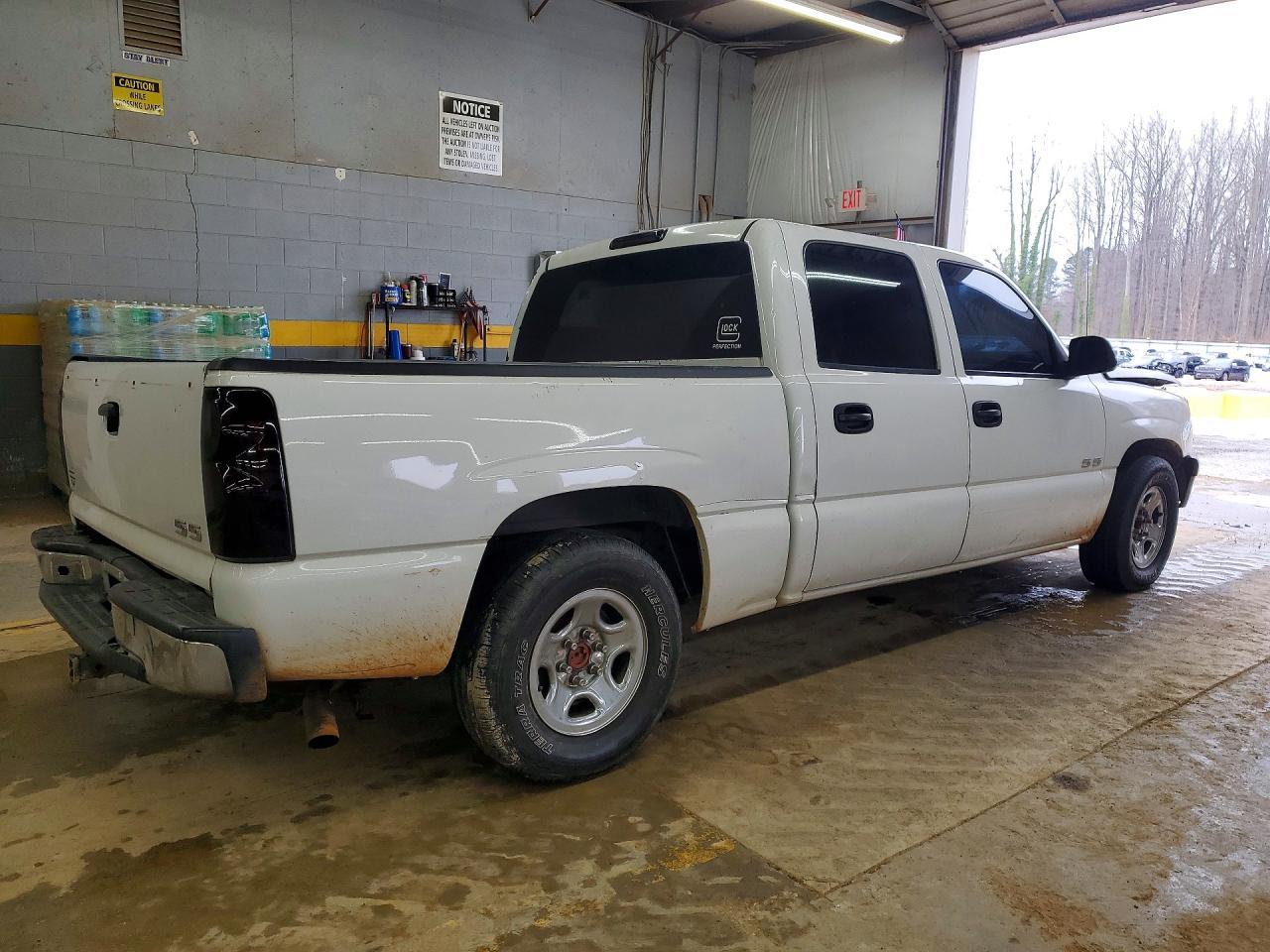 2005 Chevrolet Silverado C1500 - Image 3