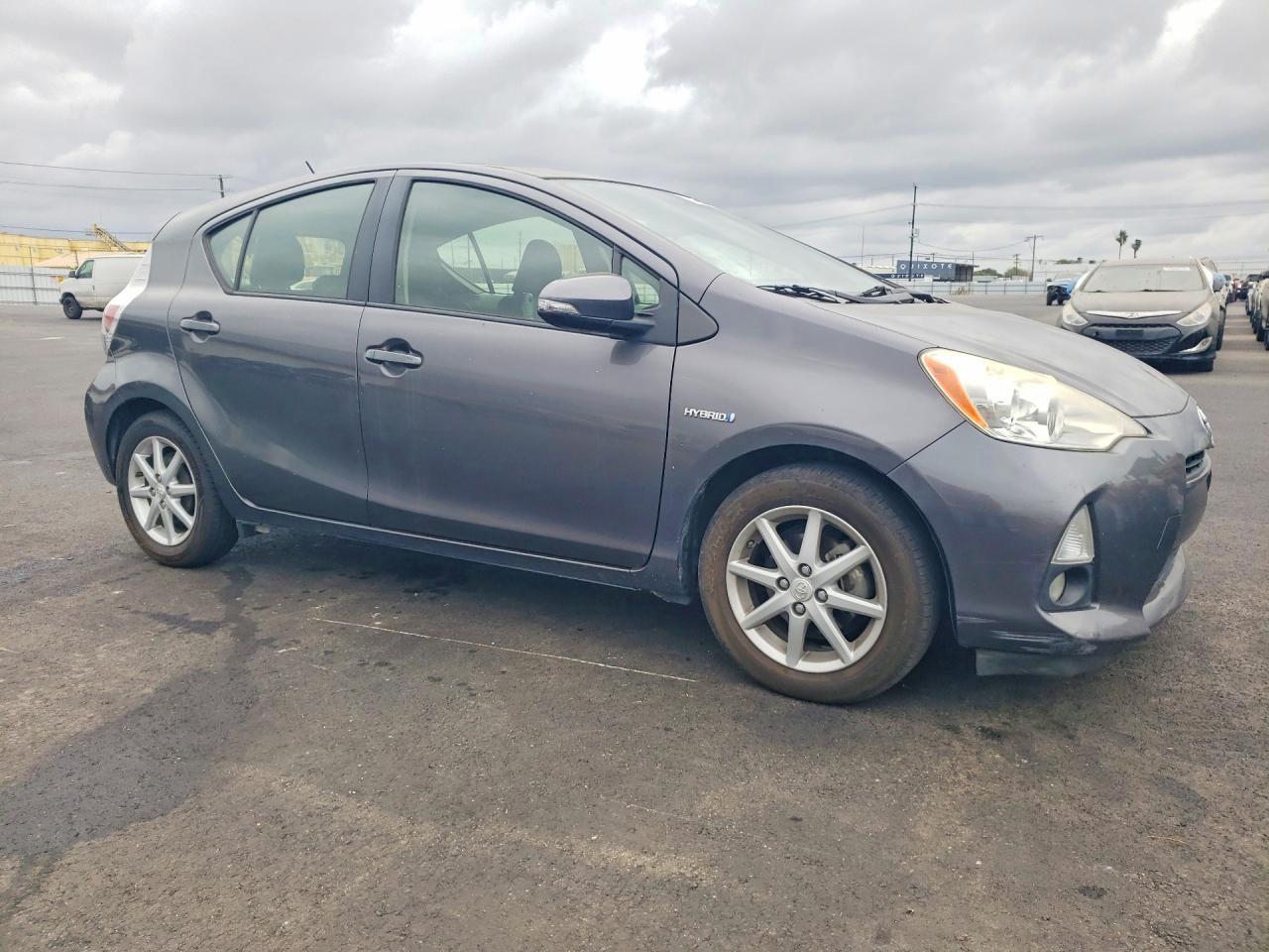 2013 Toyota Prius C - Image 4