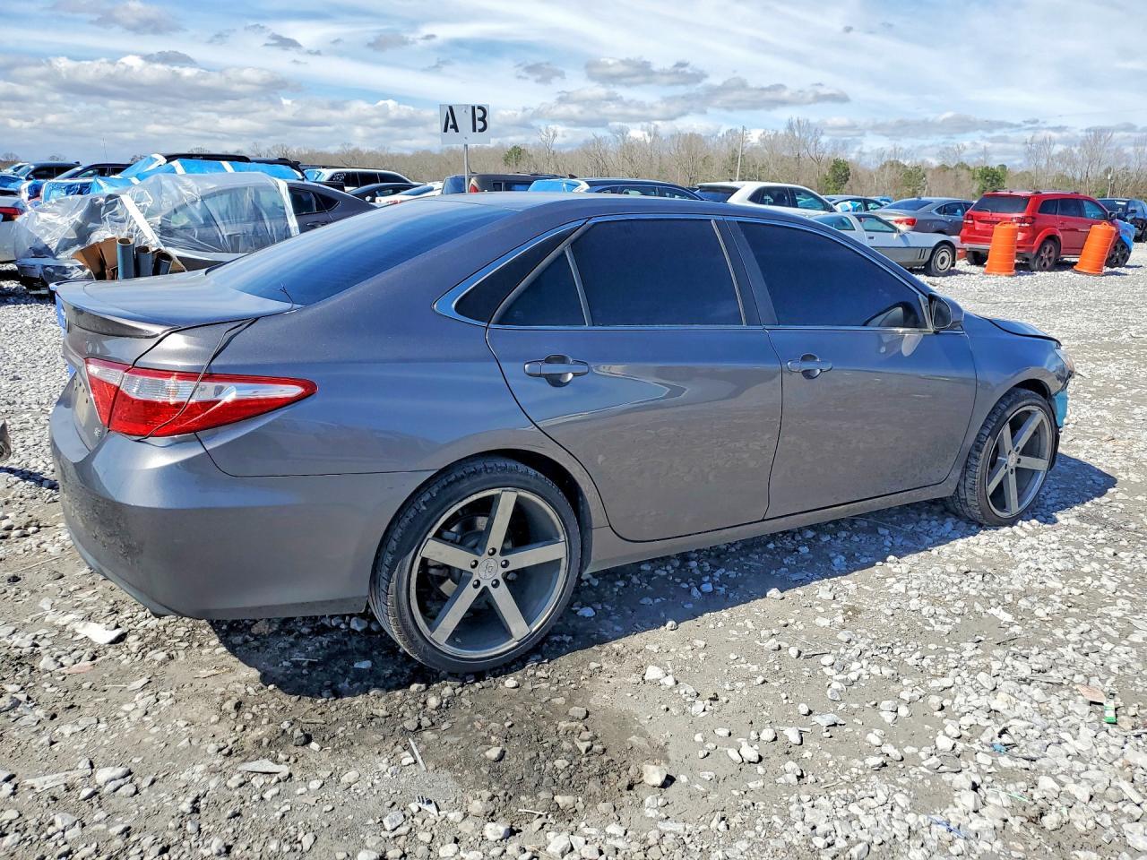 2017 Toyota Camry Le - Фото 3