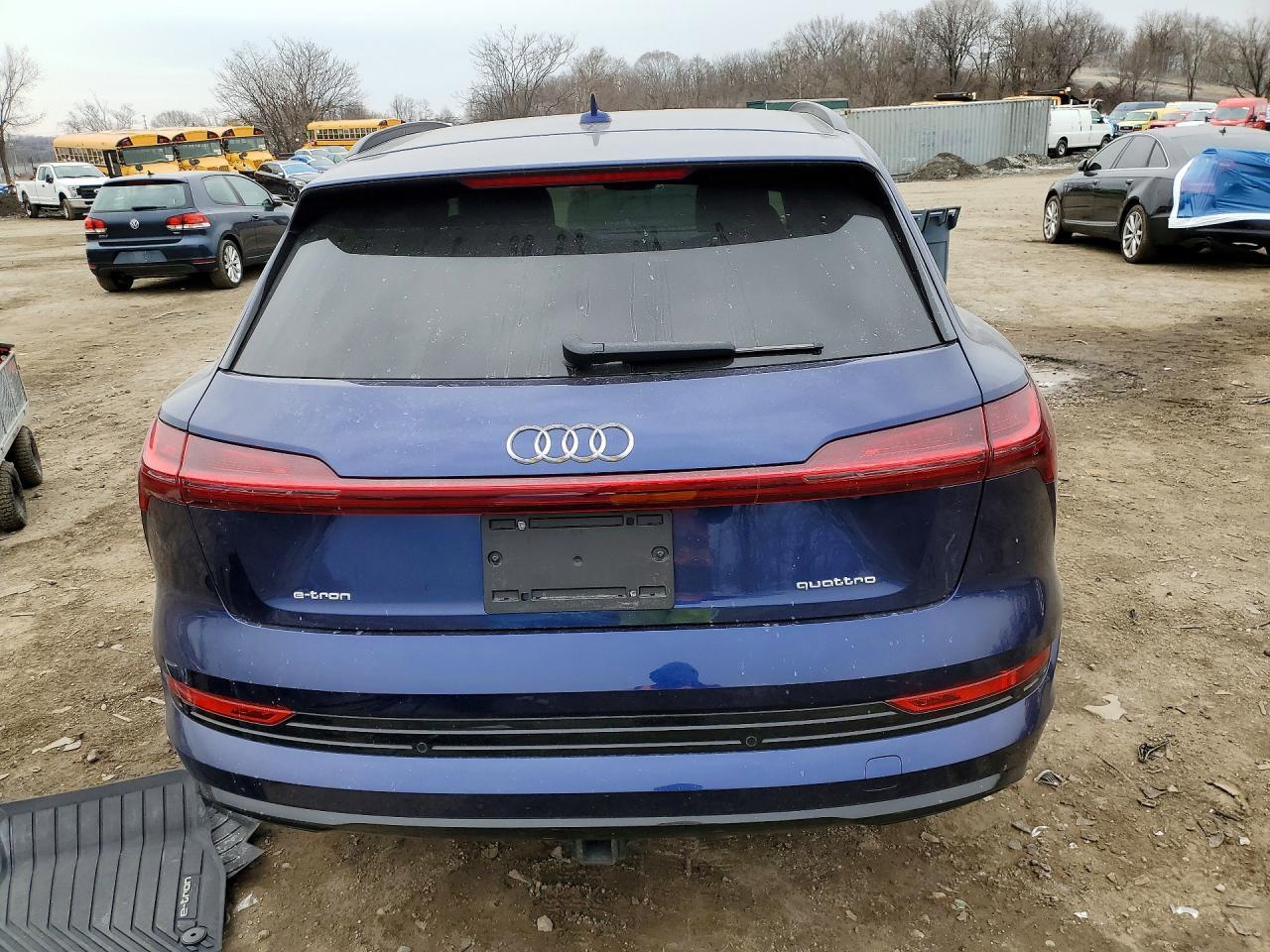2022 Audi E-Tron Premium - Фото 6