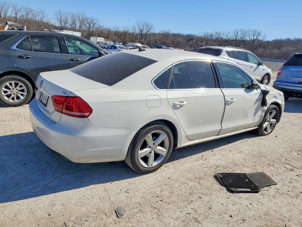 2014 Volkswagen Passat S - Фото 3