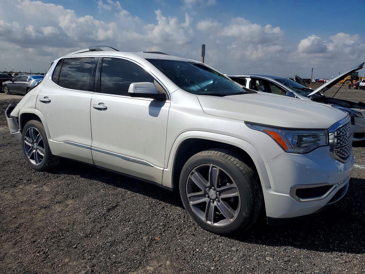 2017 GMC Acadia Denali - Фото 4