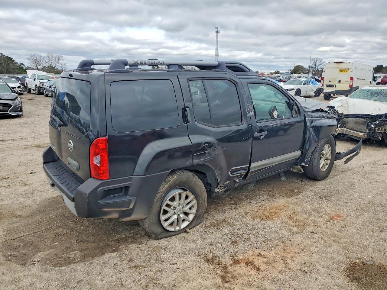2014 Nissan Xterra X - Image 3