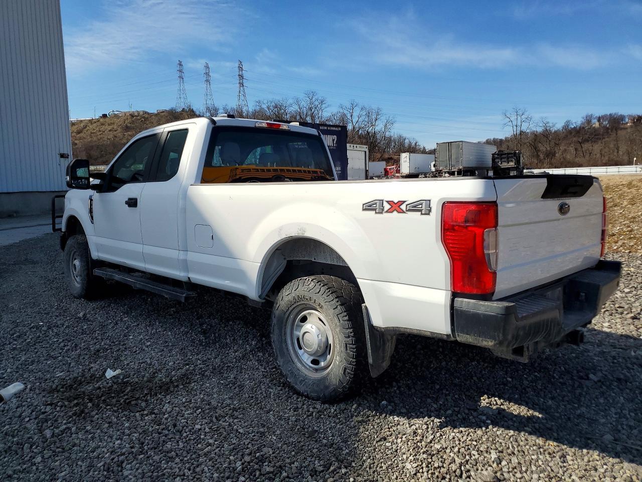 2022 Ford F350 Super Duty - Фото 2