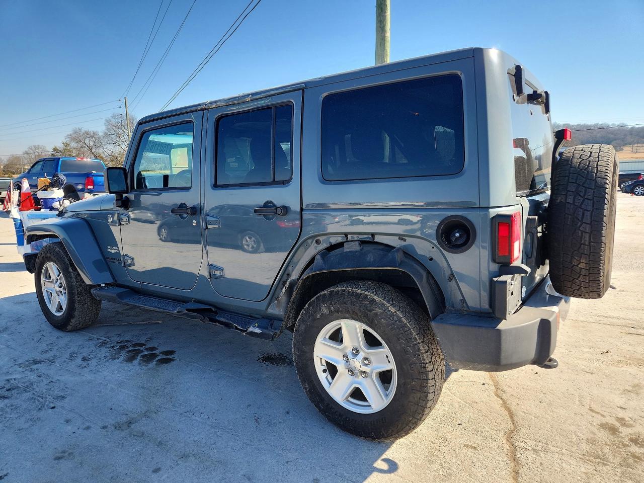 2014 Jeep Wrangler Unlimited Sahara - Фото 2