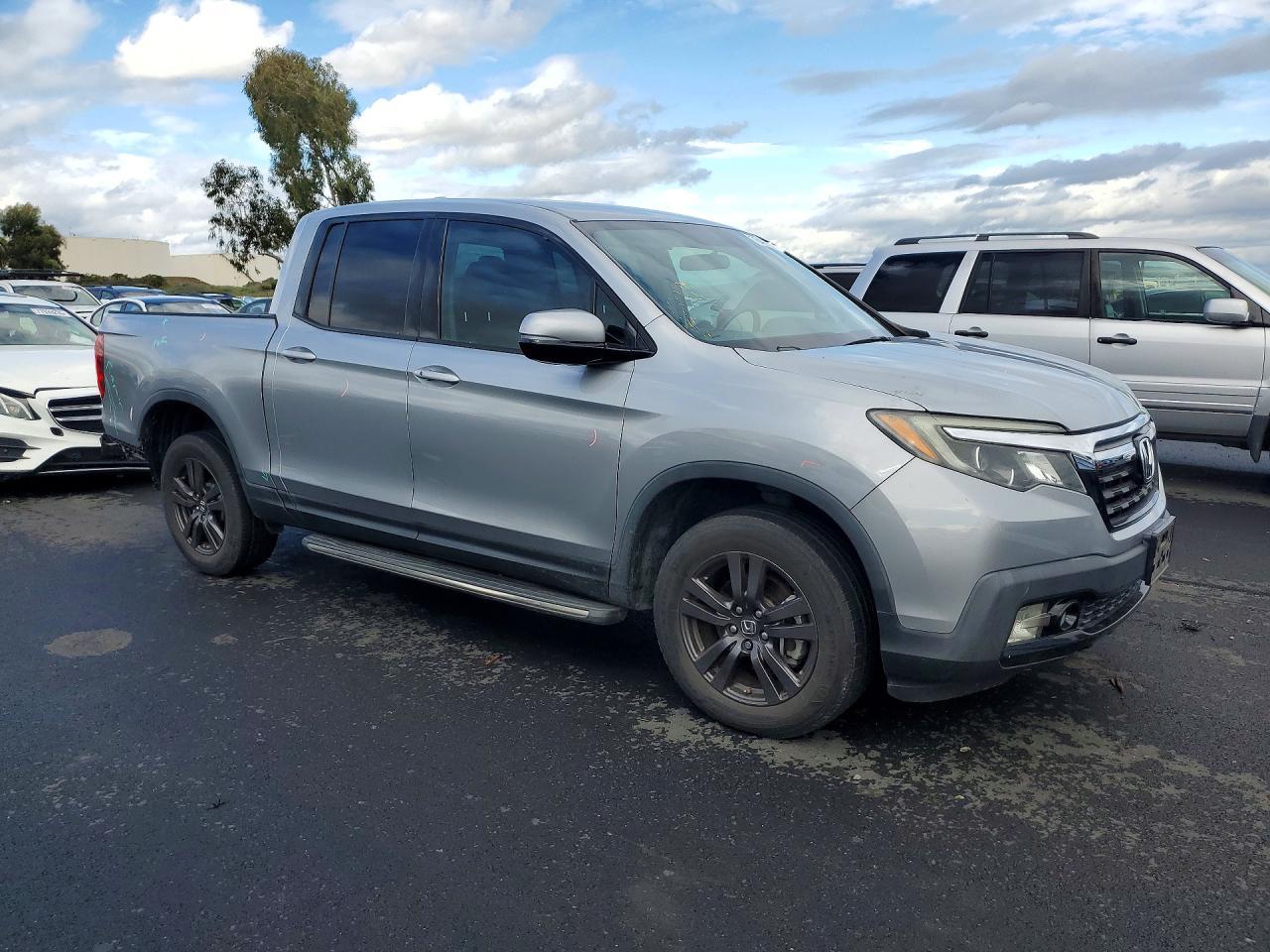2019 Honda Ridgeline Sport - Image 4