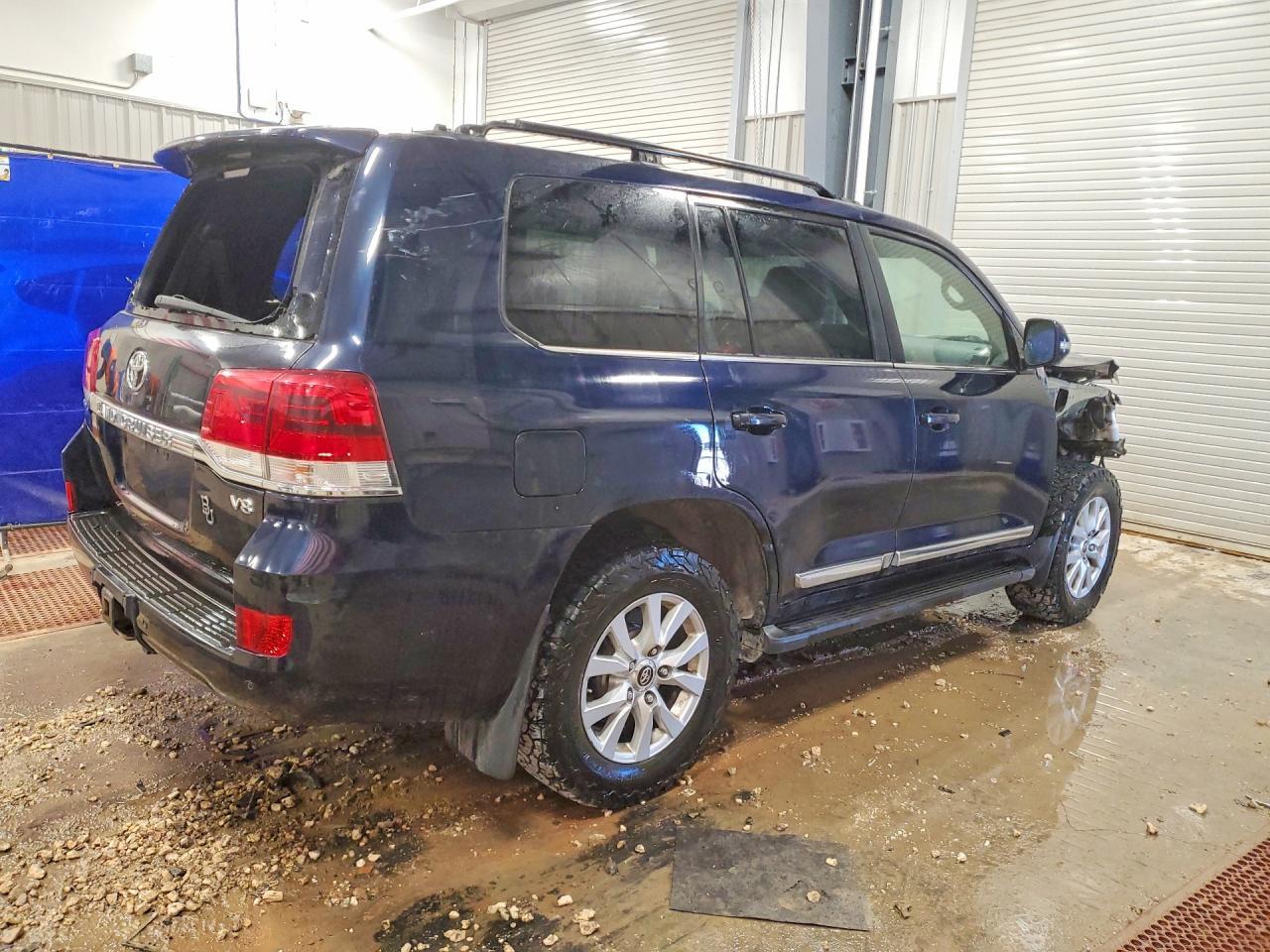 2016 Toyota Land Cruiser Base - Image 3