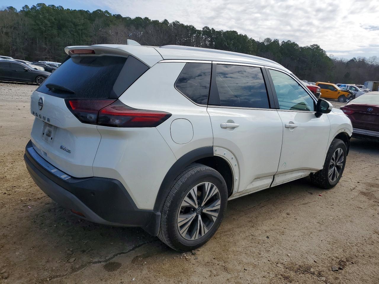 2023 Nissan Rogue Sv - Image 3
