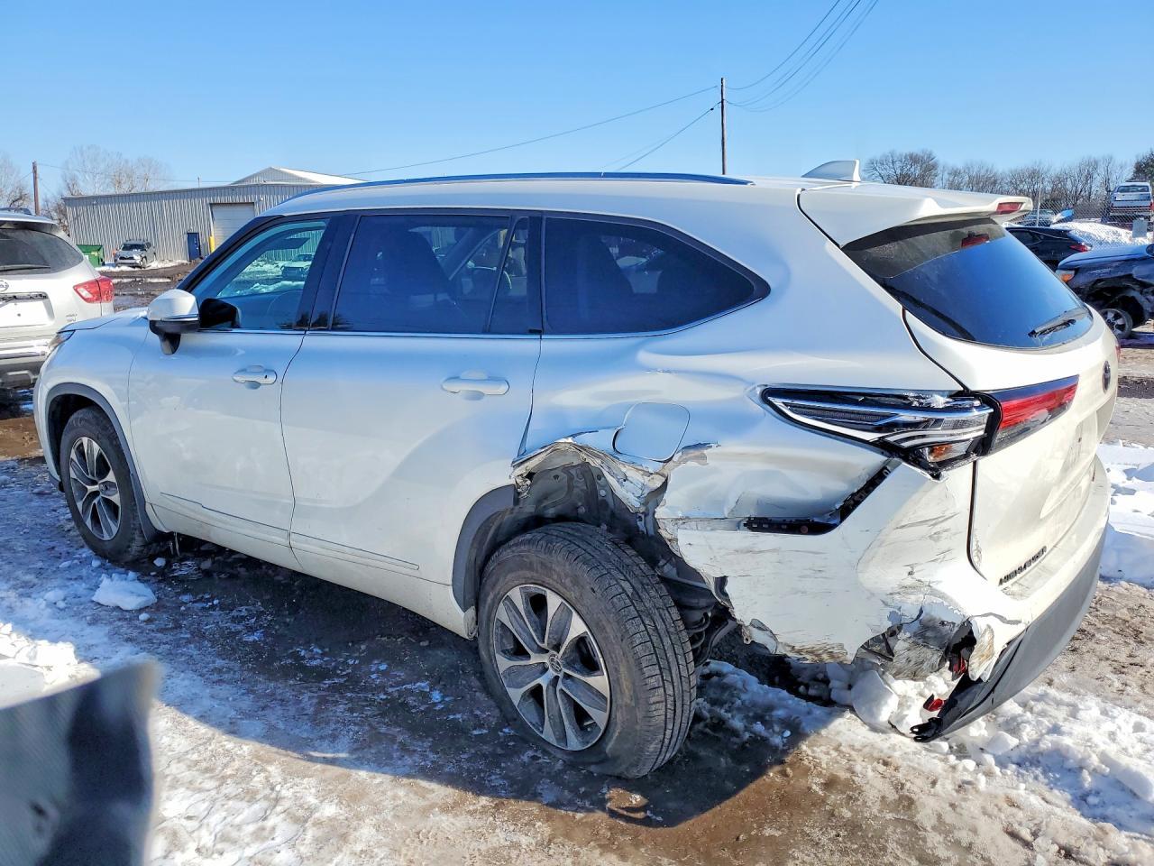 2021 Toyota Highlander Xle - Image 2