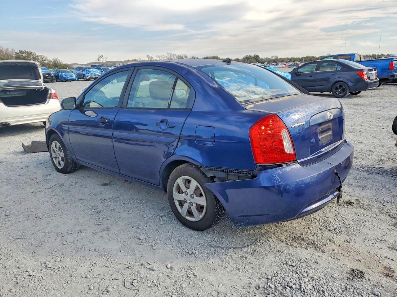 2010 Hyundai Accent - Фото 2
