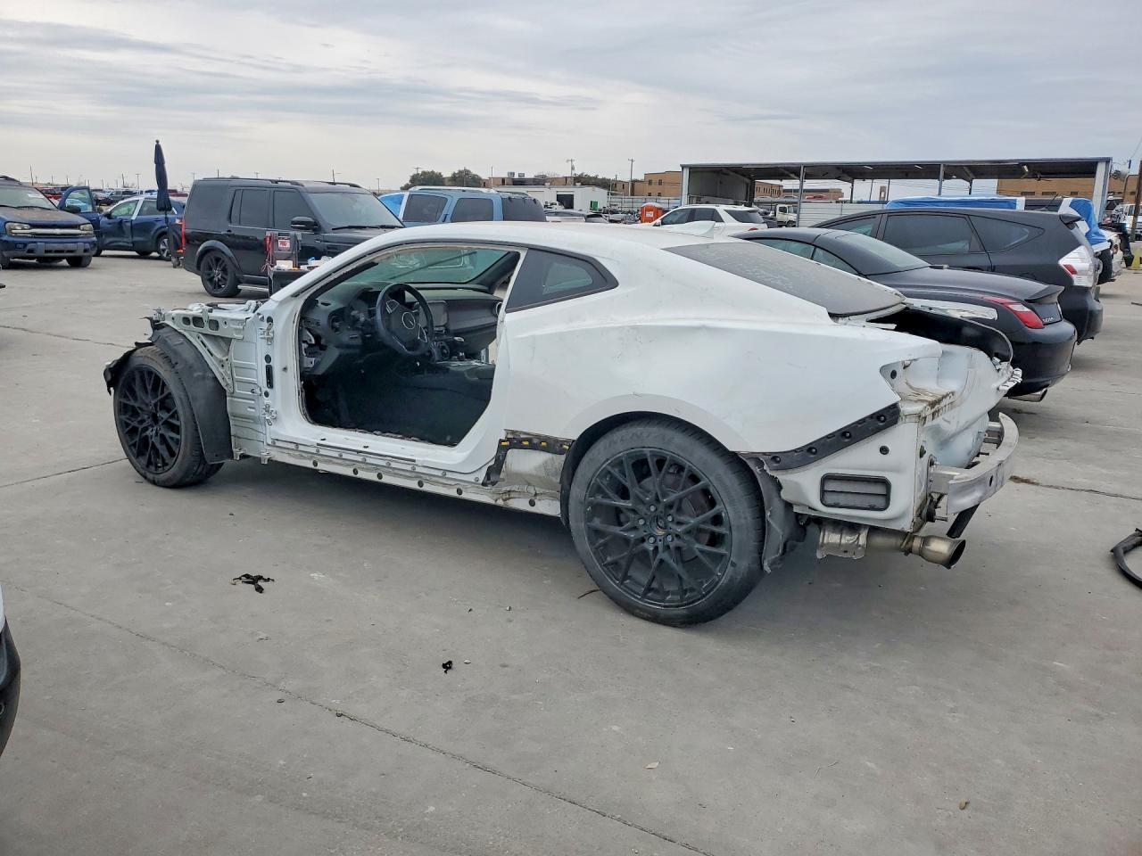 2019 Chevrolet Camaro Lt - Image 2
