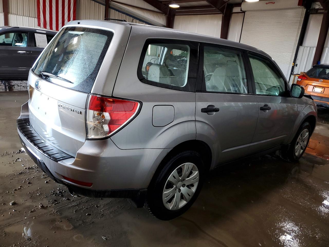 2010 Subaru Forester 2.5X - Фото 3