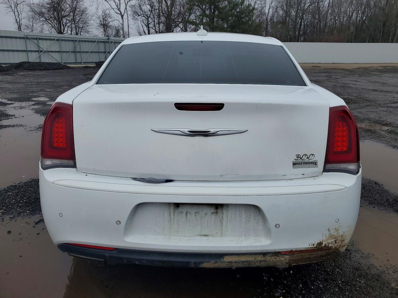 2017 Chrysler 300 S - Image 6