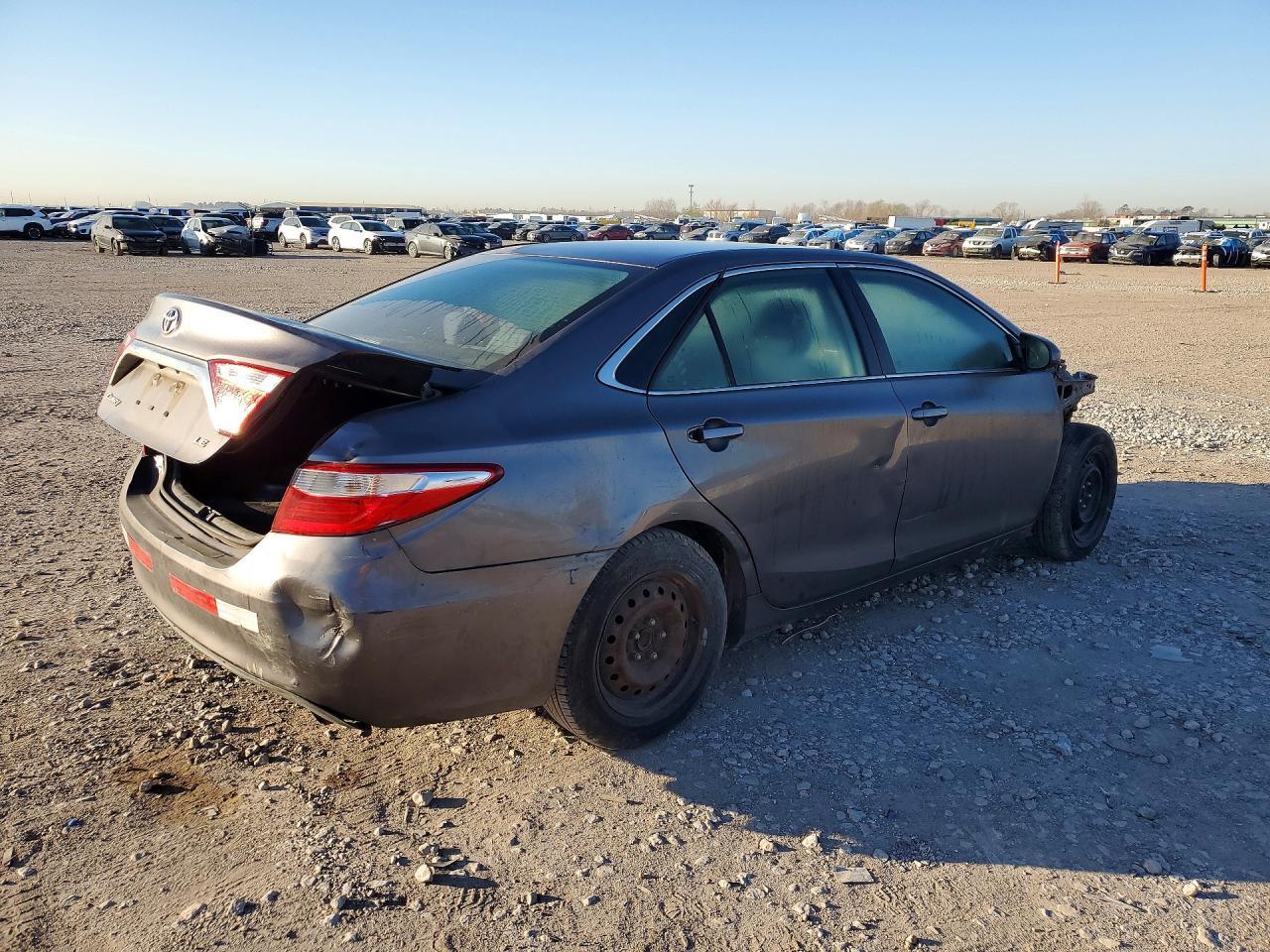 2015 Toyota Camry Le - Фото 3