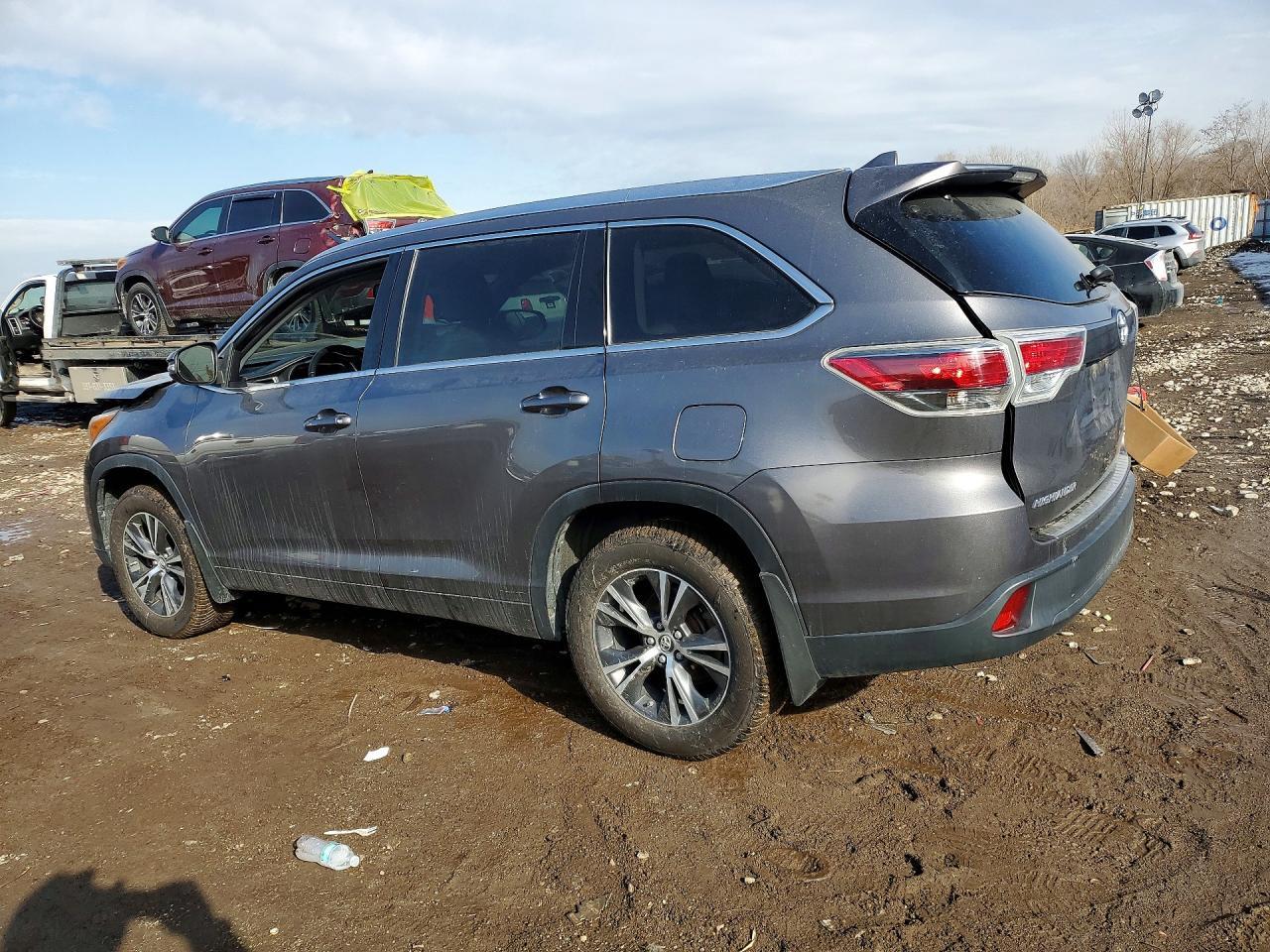 2016 Toyota Highlander Xle - Image 2