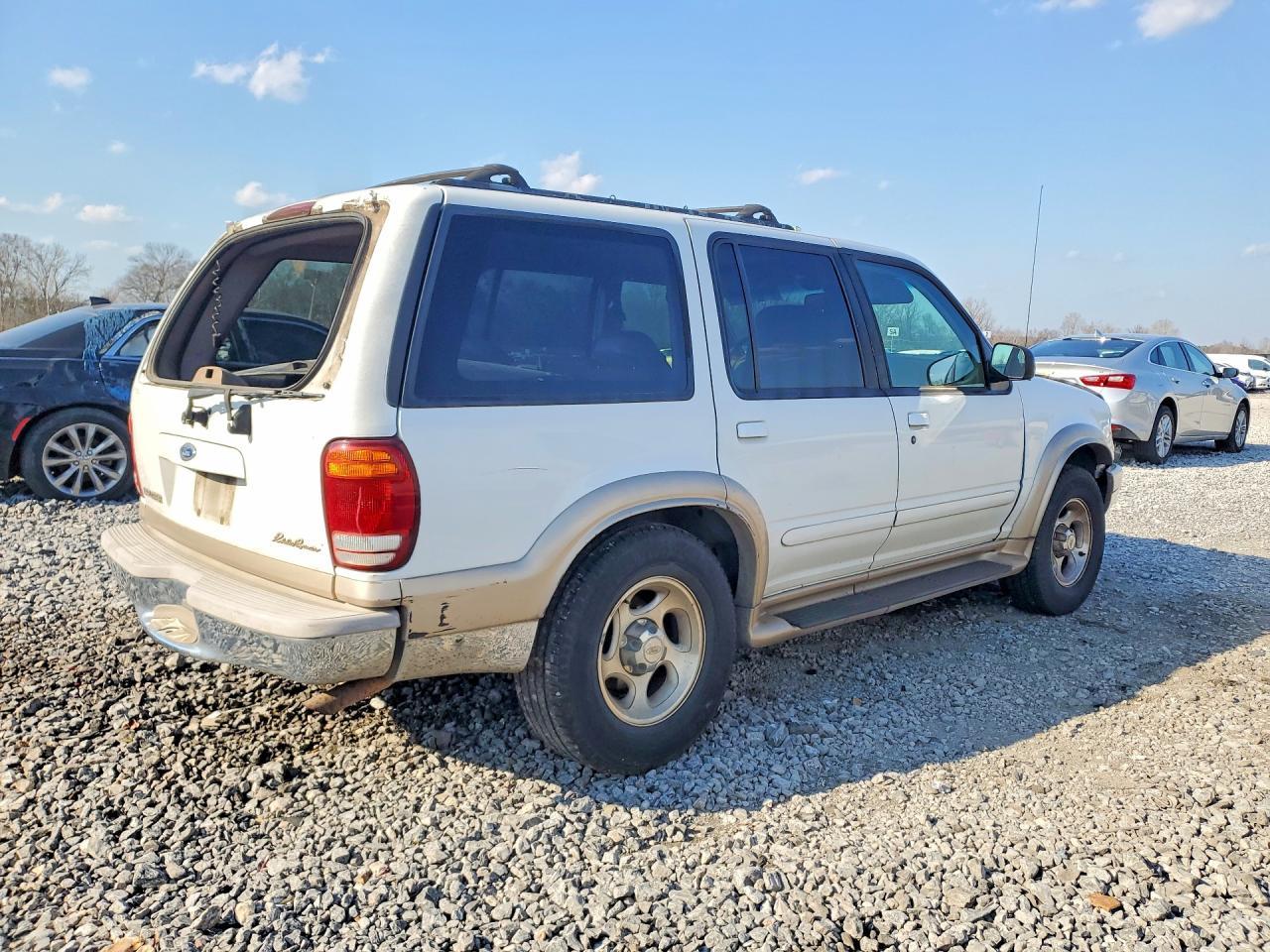 2001 Ford Explorer S - Фото 3