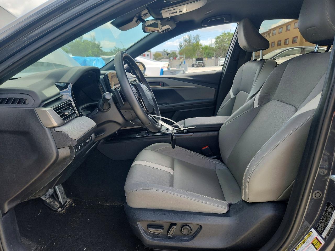 2025 Toyota Camry Se - Image 7