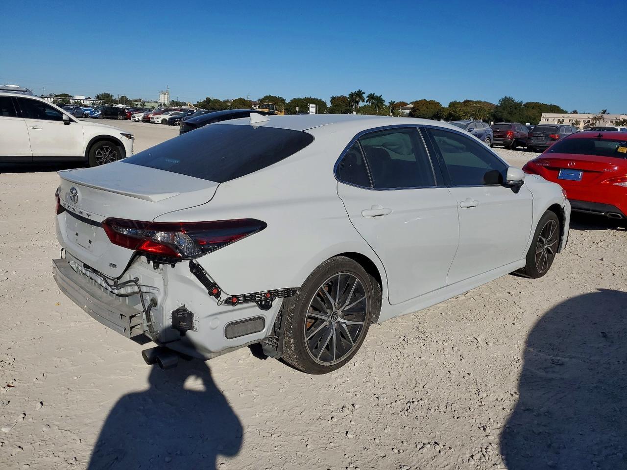 2024 Toyota Camry Se - Image 3