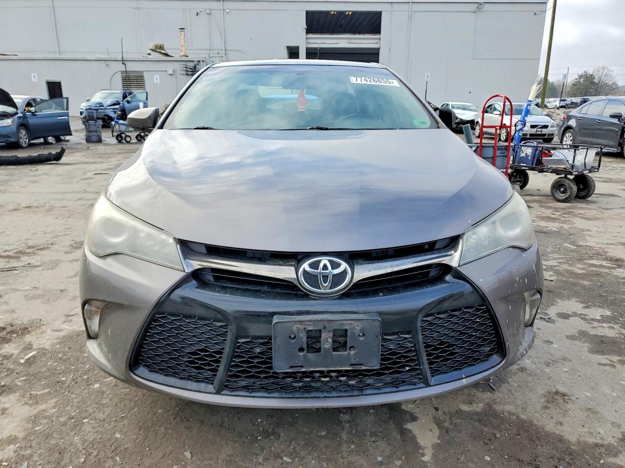2016 Toyota Camry Le - Фото 5