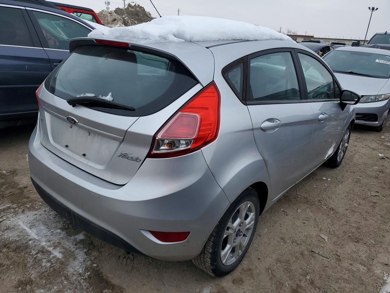2015 Ford Fiesta Se - Фото 3