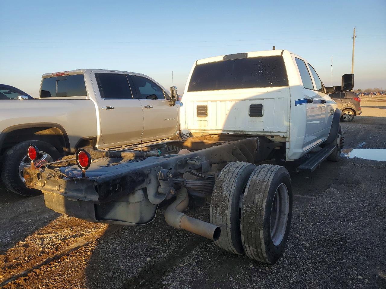 2015 Ram 4500 Truck Cab And Chassis - Image 3