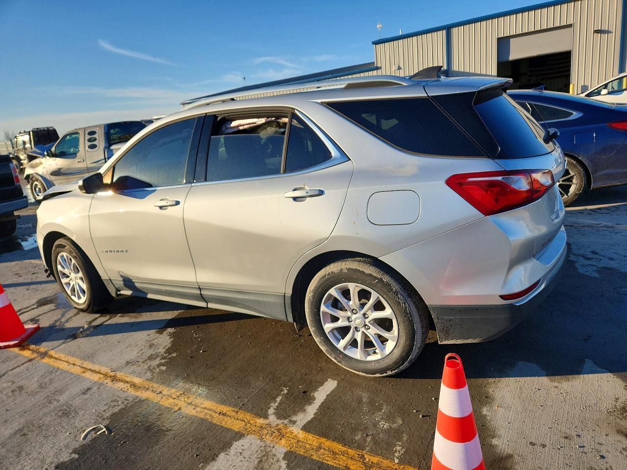2020 Chevrolet Equinox Lt - Image 2