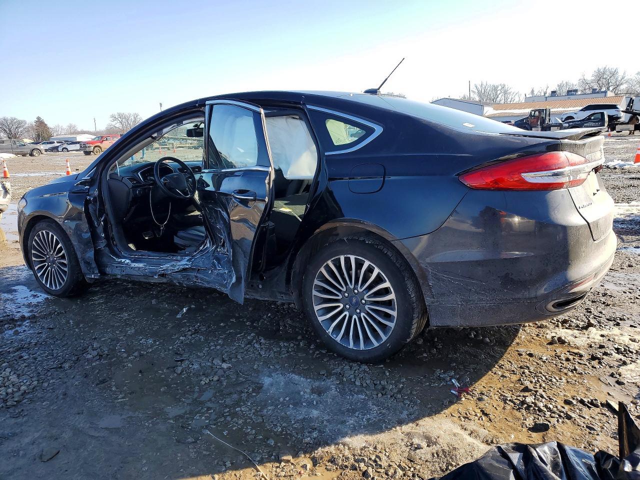 2018 Ford Fusion Titanium/Platinum - Image 2