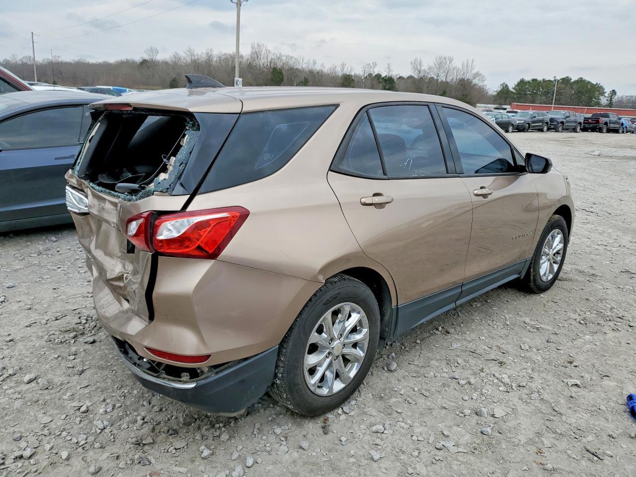 2018 Chevrolet Equinox Ls - Фото 3