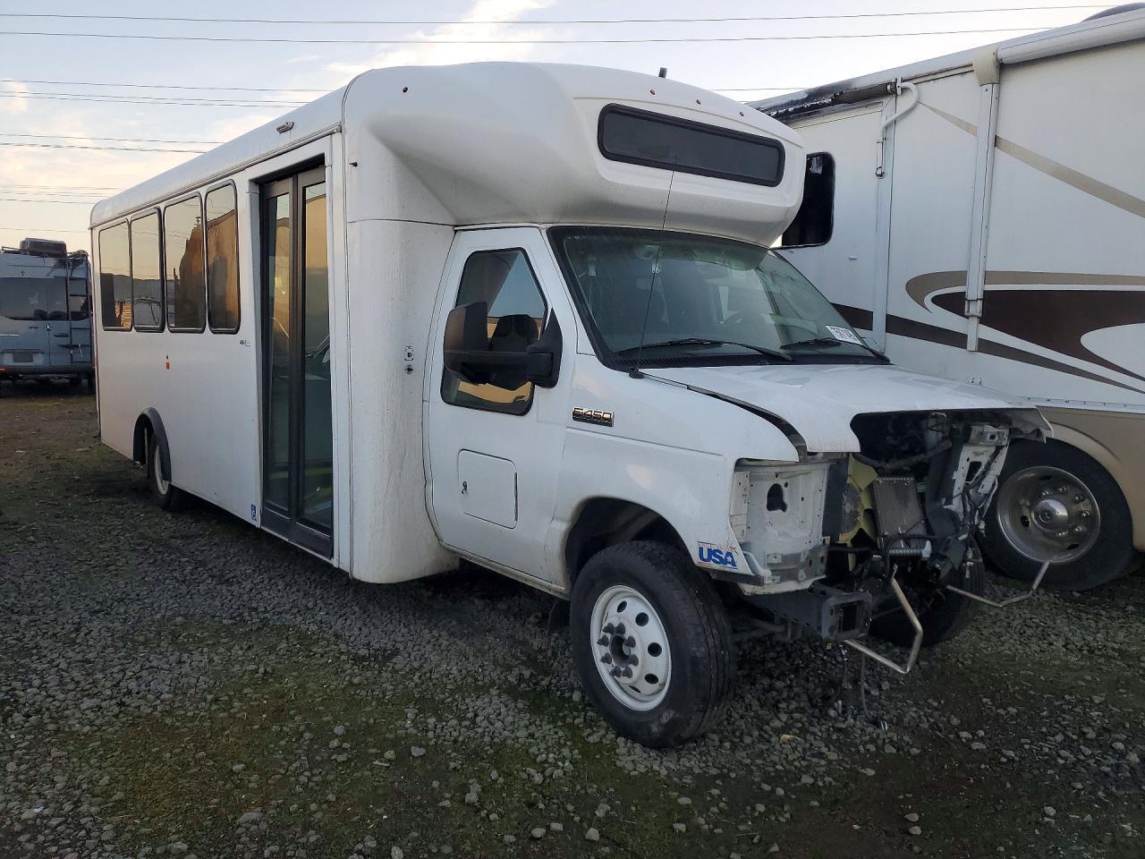 2022 Ford E450 Shuttle Bus - Image 4