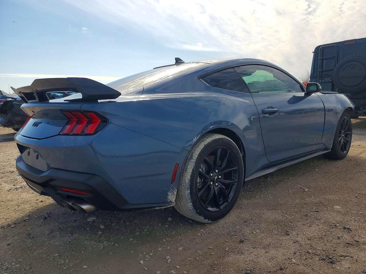 2025 Ford Mustang Gt - Фото 3