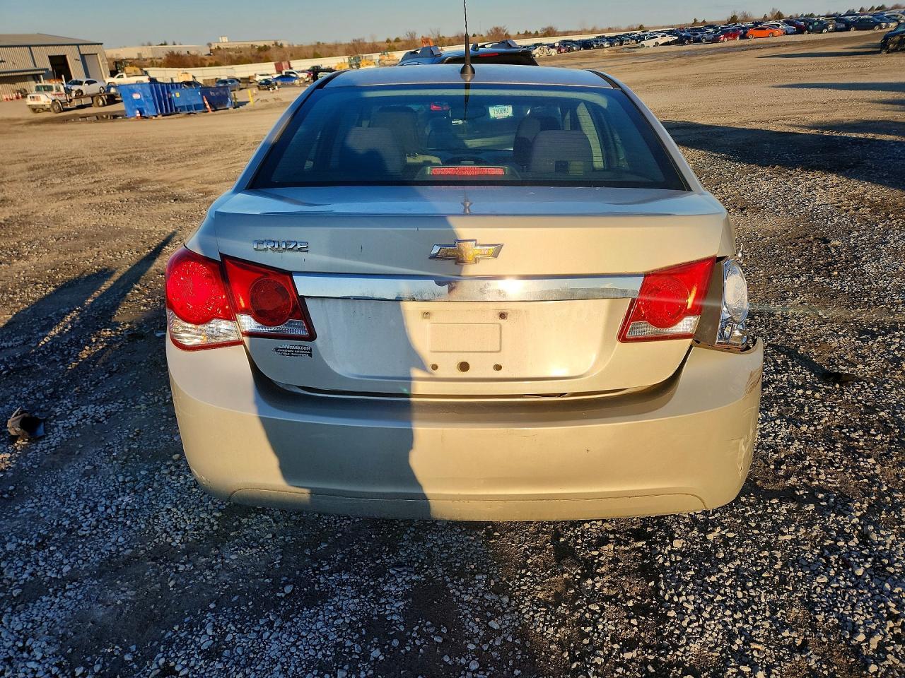 2014 Chevrolet Cruze Ls - Image 6