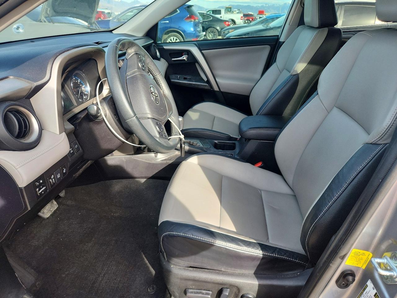 2017 Toyota Rav4 Platinum - Image 7
