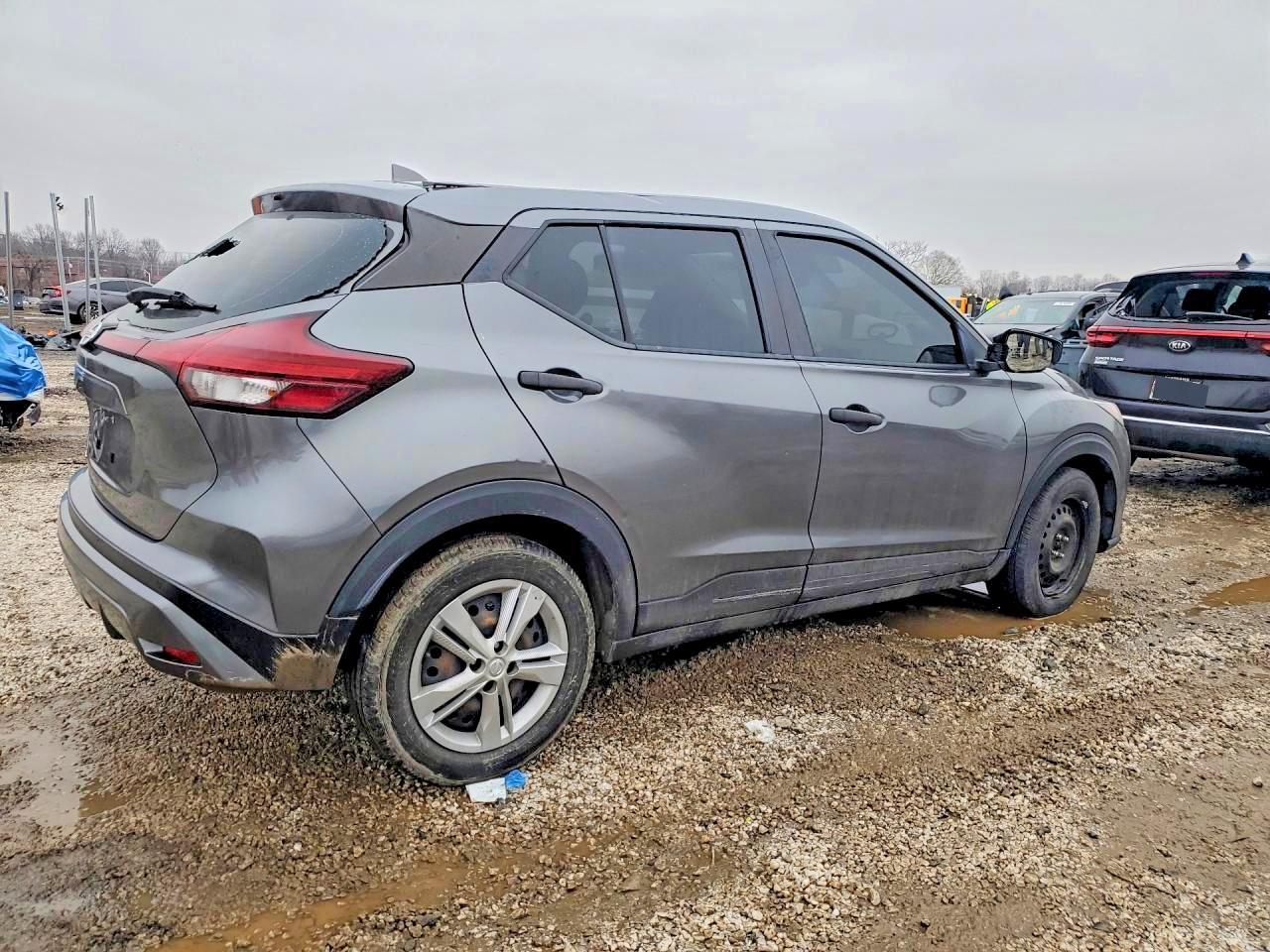 2021 Nissan Kicks S - Фото 3