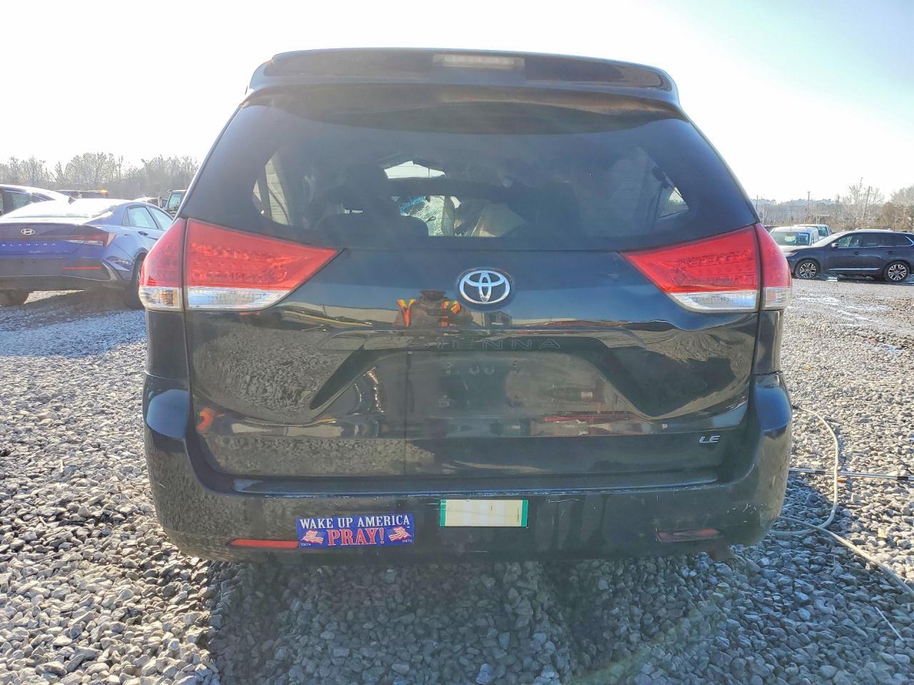 2011 Toyota Sienna Le 8-Passenger - Фото 6