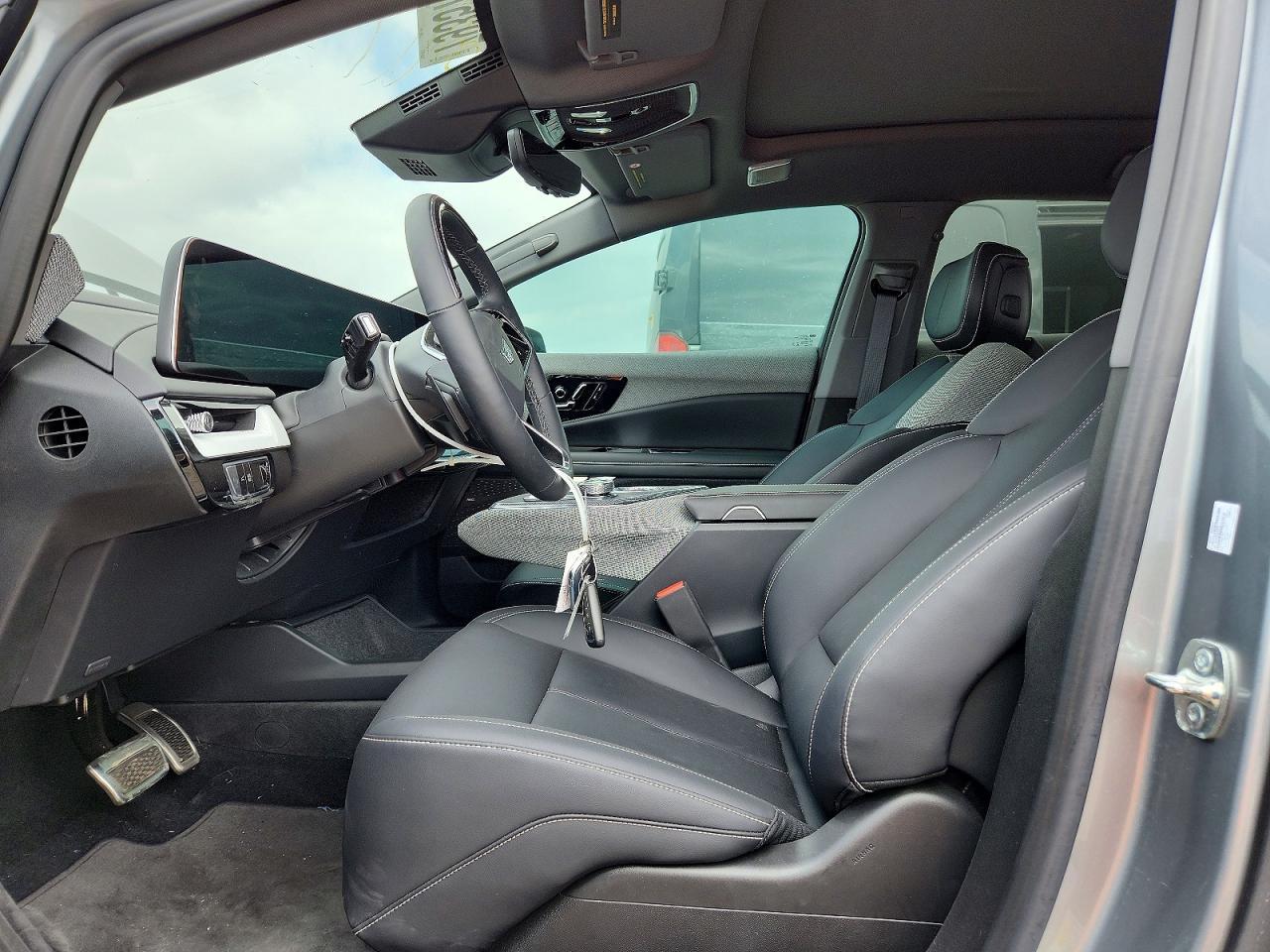 2025 Cadillac Optiq Sport - Фото 7