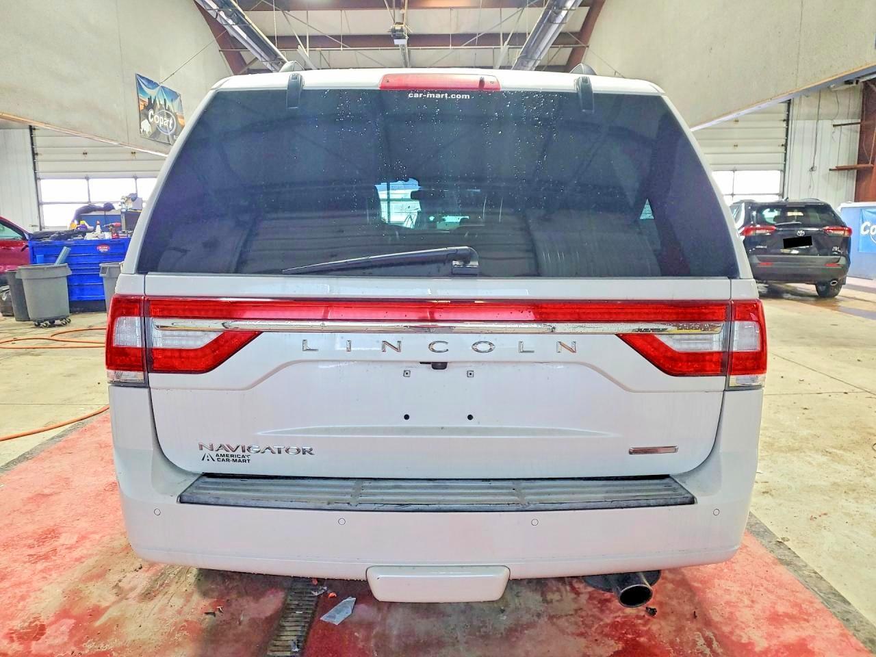 2015 Lincoln Navigator - Image 6