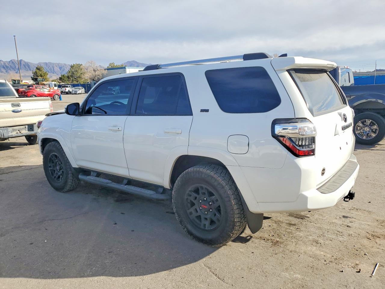 2022 Toyota 4Runner Sr5 - Image 2