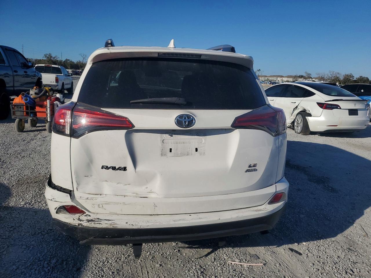 2018 Toyota Rav4 Le - Image 6