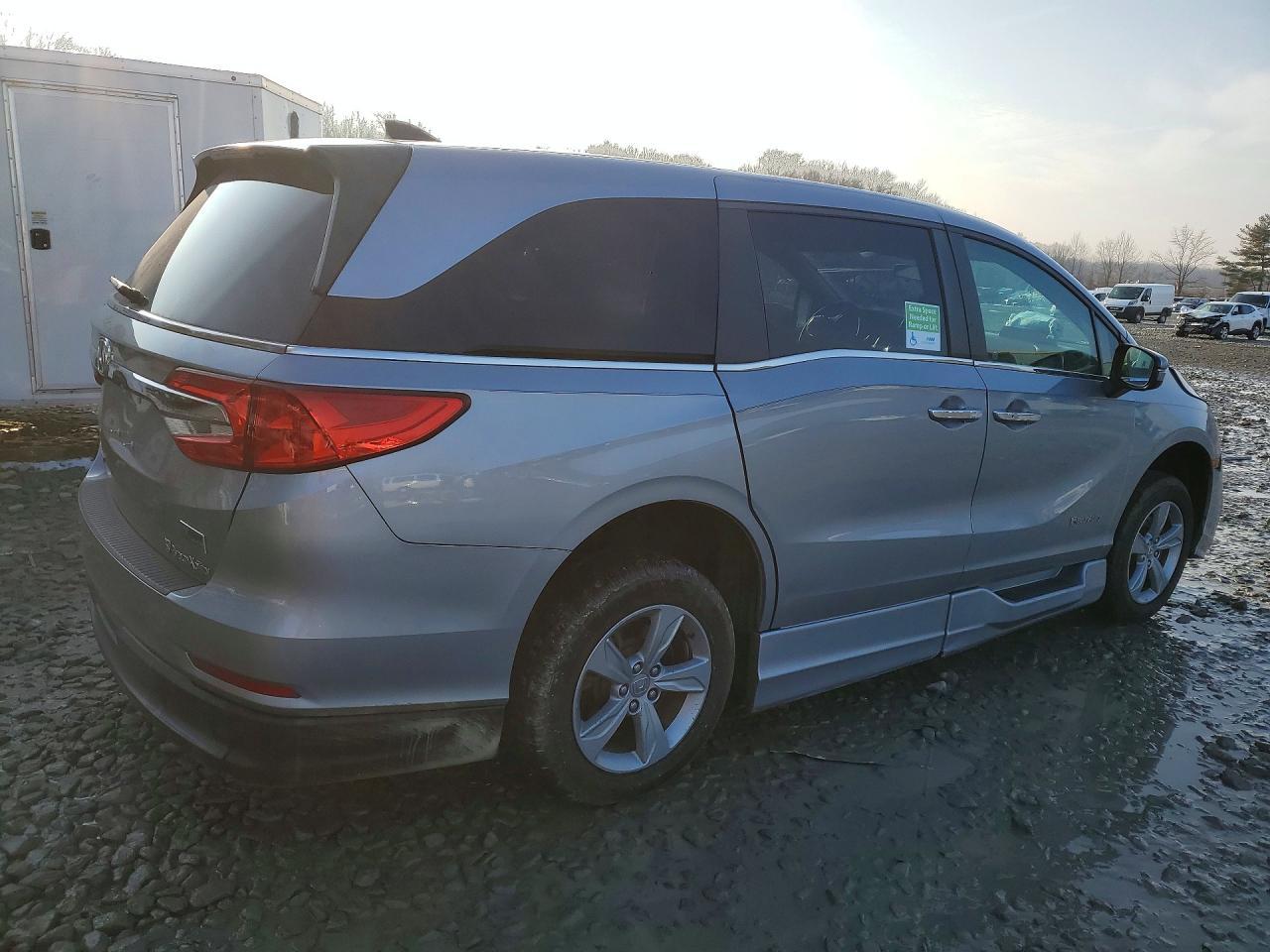2018 Honda Odyssey Ex - Image 3