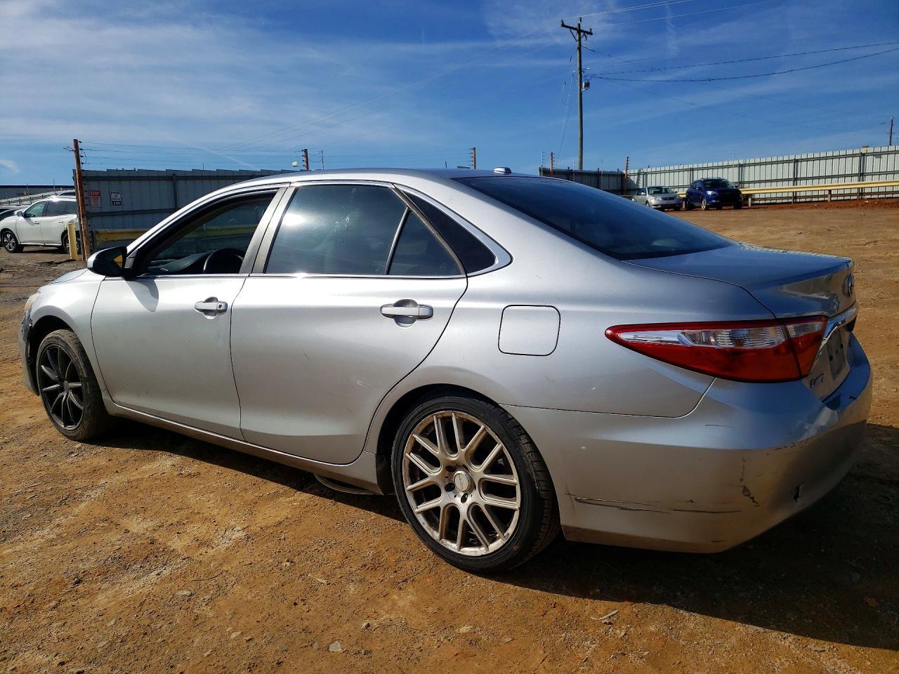 2015 Toyota Camry Le - Фото 2