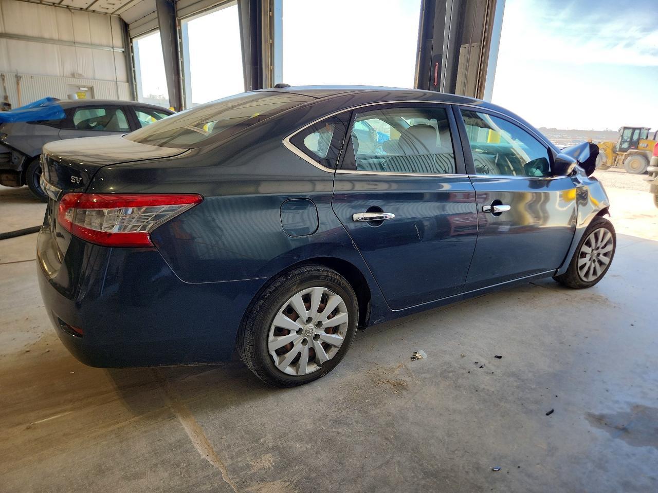2015 Nissan Sentra S - Фото 3