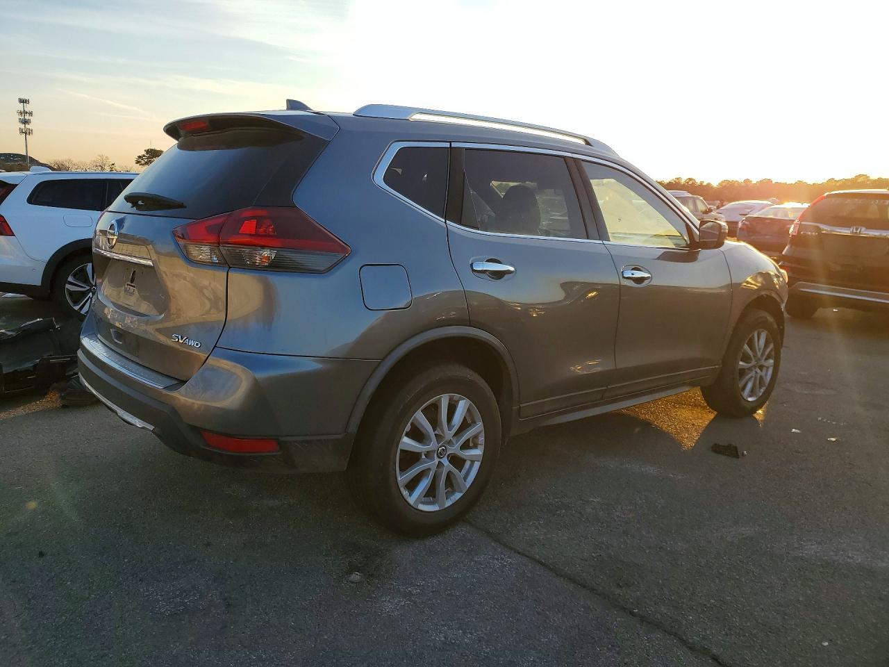 2018 Nissan Rogue S - Фото 3