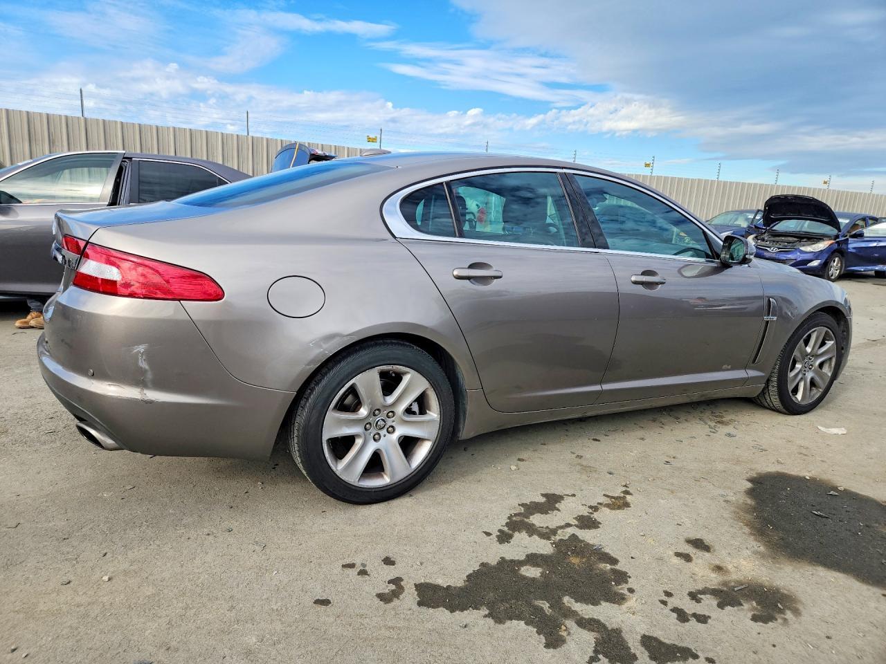 2011 Jaguar Xf - Image 3