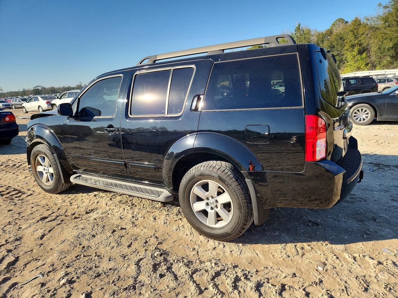 2012 Nissan Pathfinder S - Фото 2
