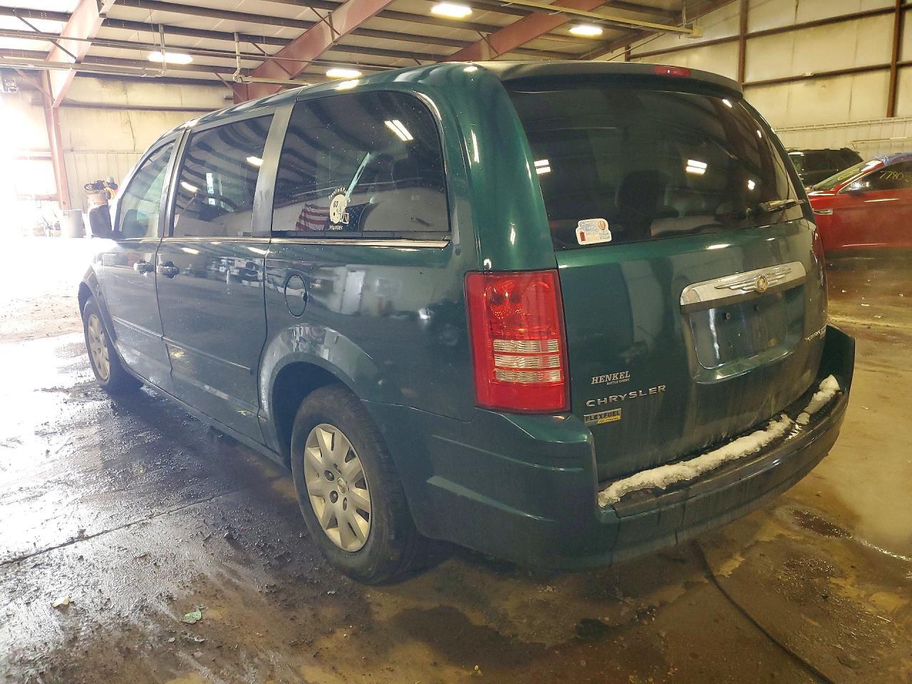 2009 Chrysler Town & Country Lx - Image 2