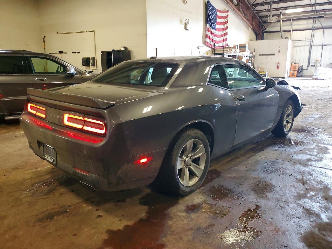 2022 Dodge Challenger Sxt - Фото 3