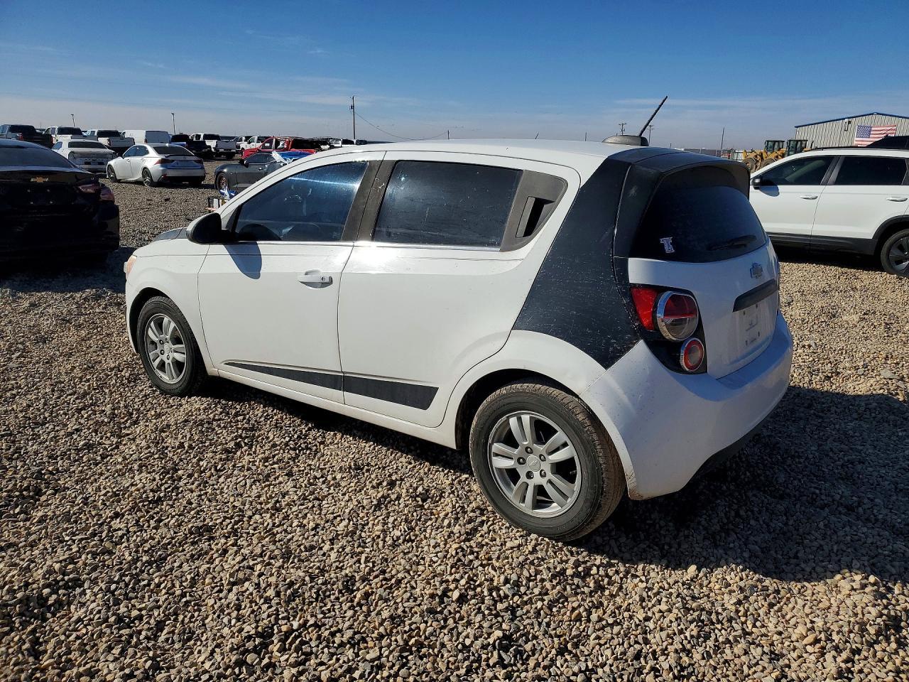 2015 Chevrolet Sonic Lt - Фото 2
