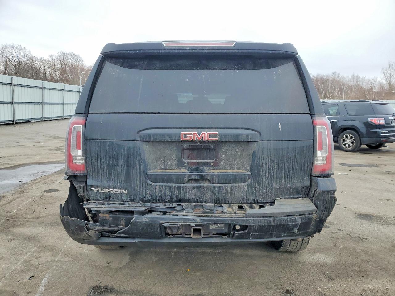 2017 GMC Yukon Sle - Image 6