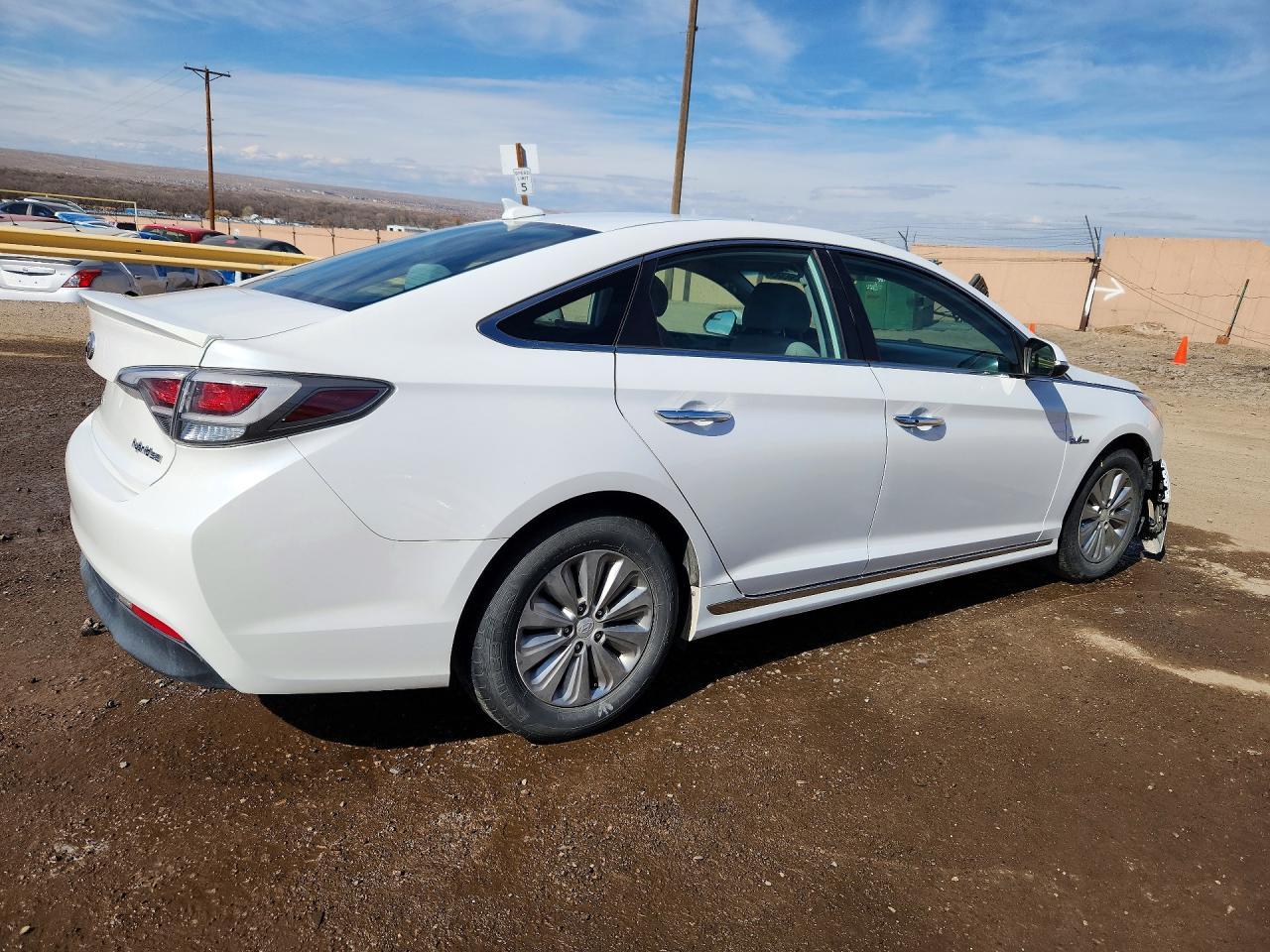 2016 Hyundai Sonata Hybrid - Image 3
