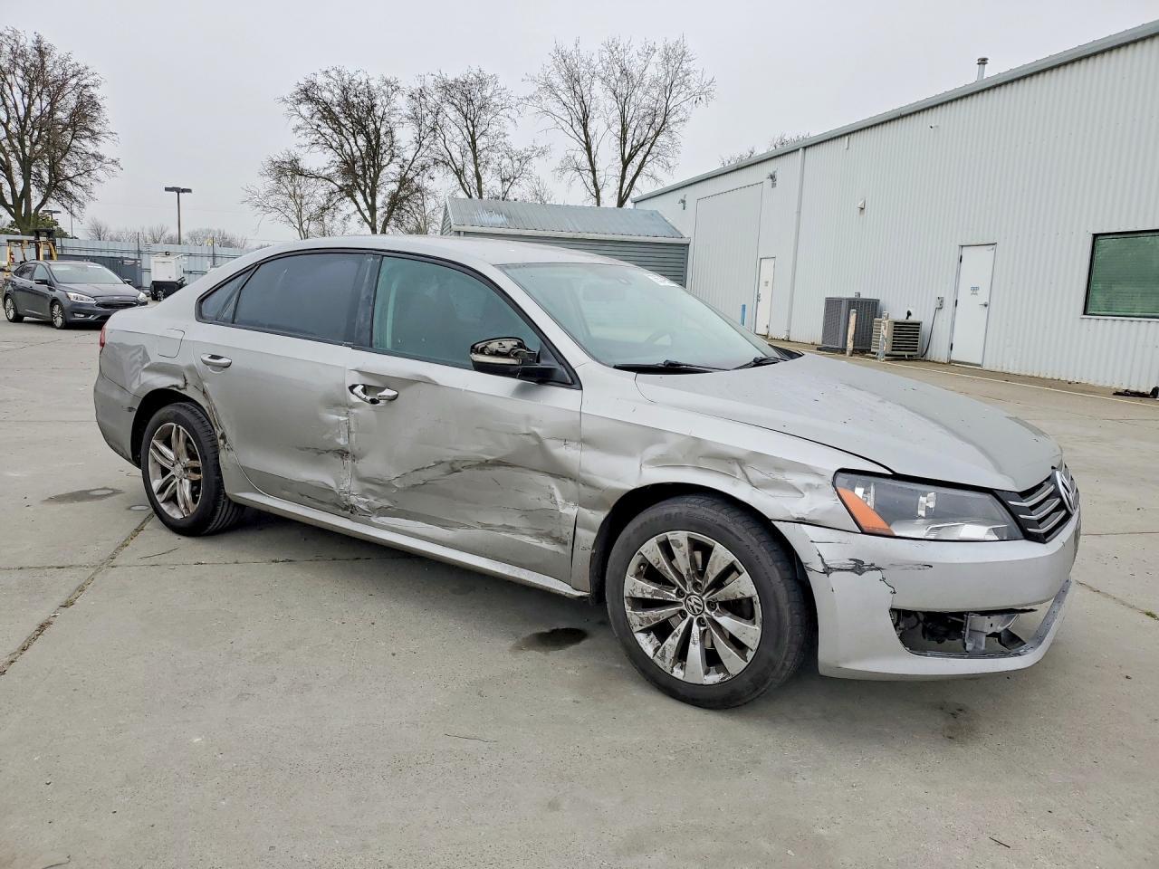 2013 Volkswagen Passat S - Фото 4